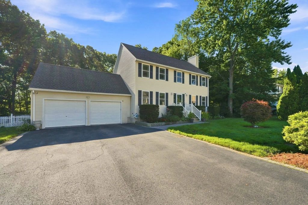 5 Lady Slipper Ln, Methuen