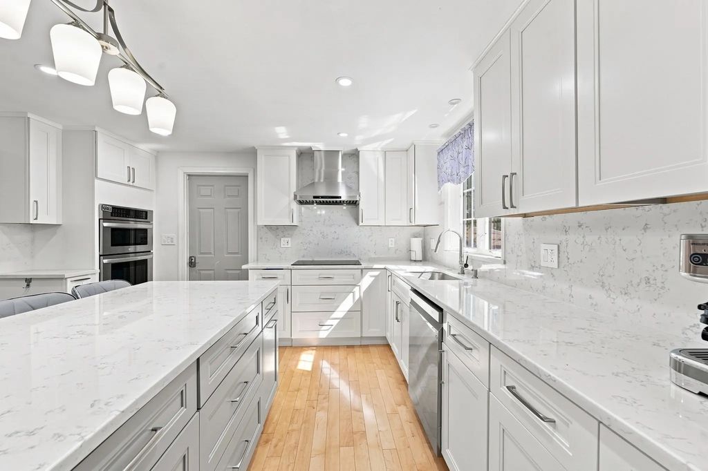 5 Lady Slipper Ln, Methuen