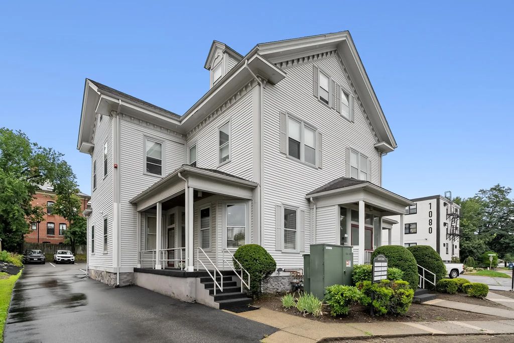 1074 Massachusetts Ave, Arlington