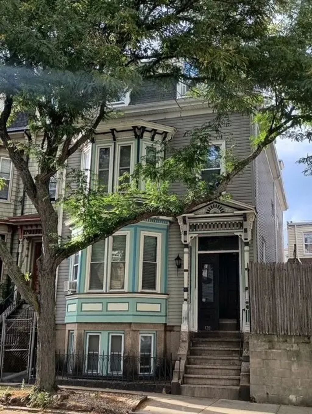 128 Lexington St, Boston