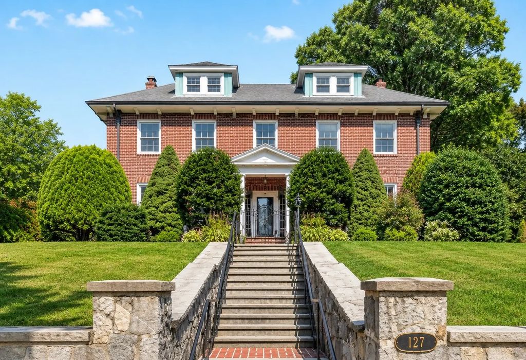 127 Commonwealth Ave, Newton