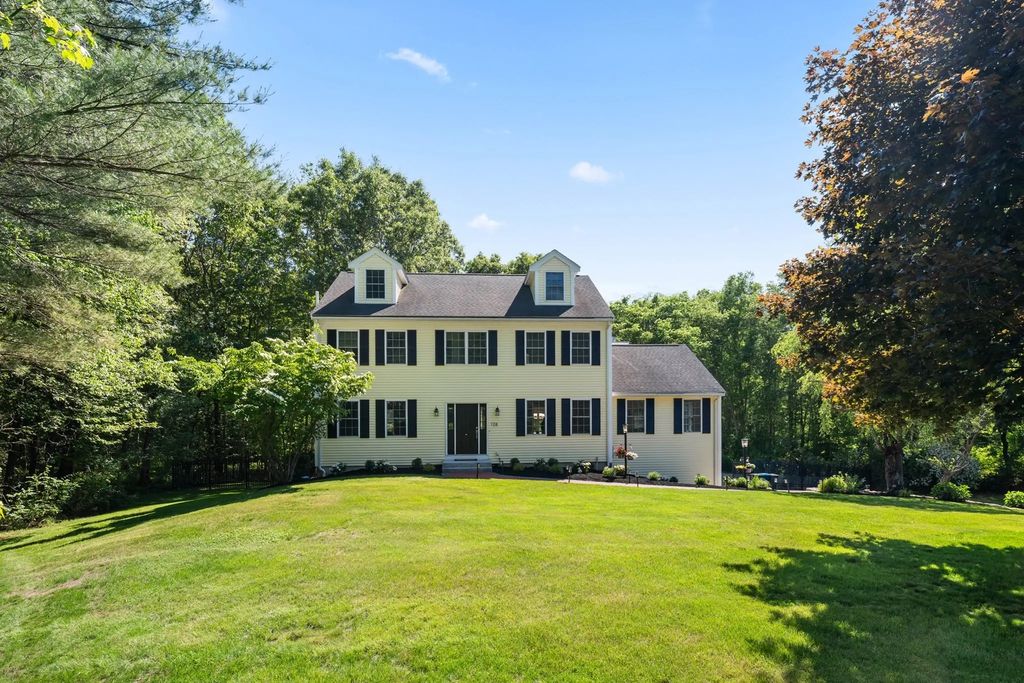 128 Memorial Dr #128, Shrewsbury