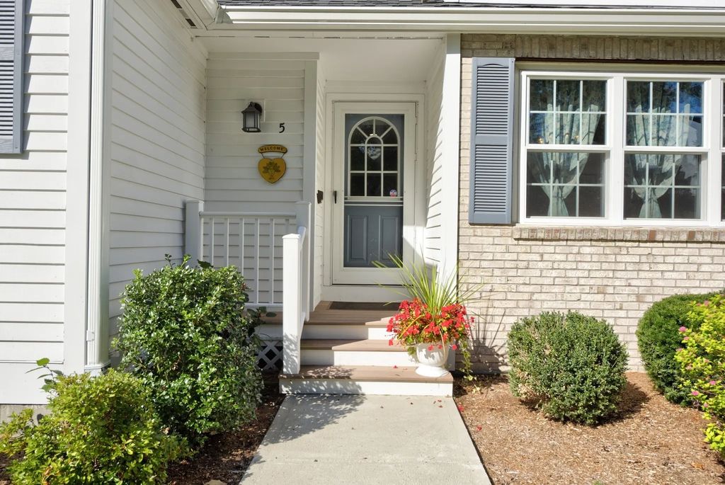 5 Pear Tree Ln #5, Franklin