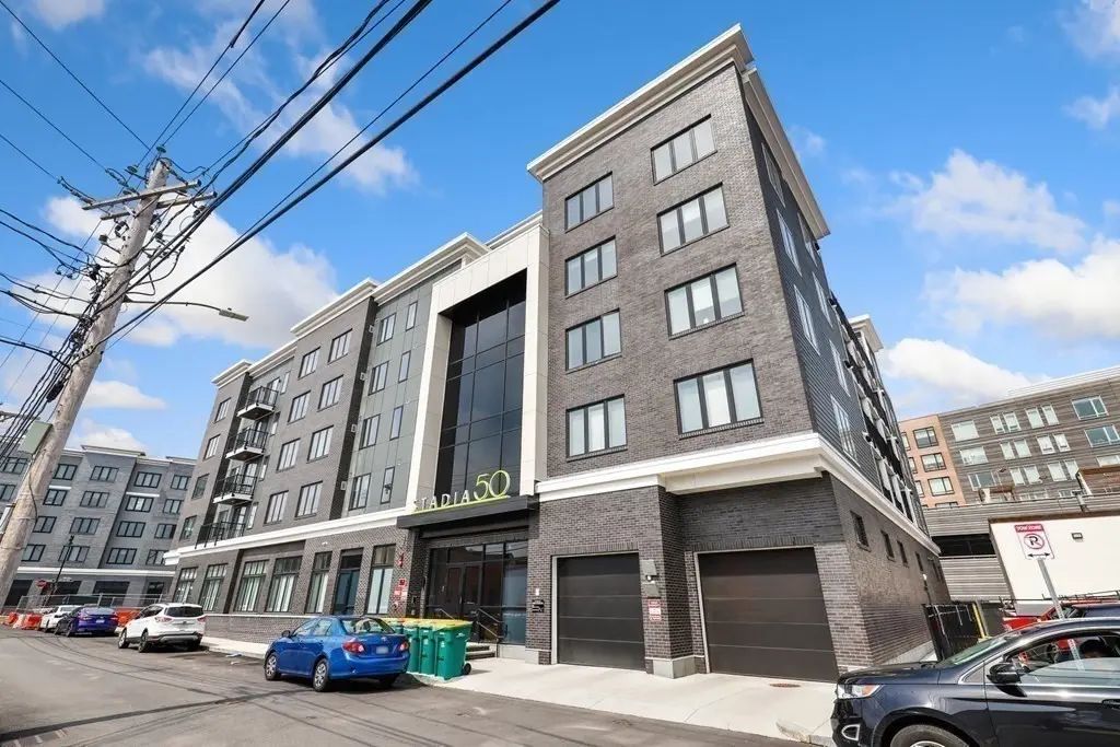 50 Hichborn St #310, Boston