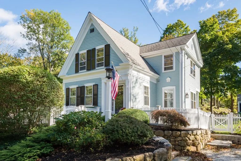 380 Beechwood St, Cohasset