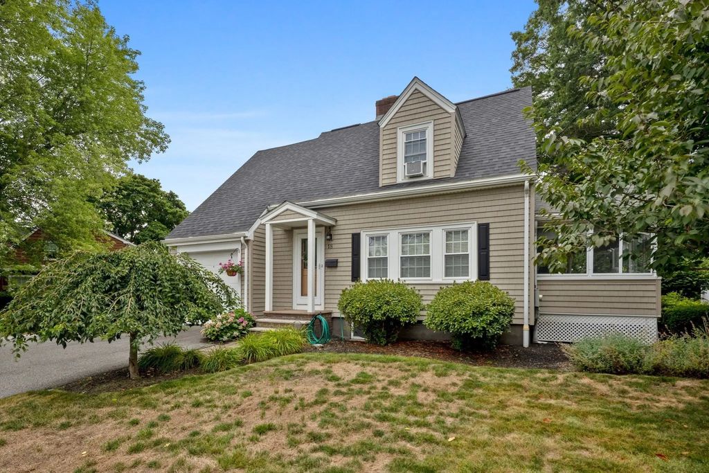 18 Beaver St, Waltham