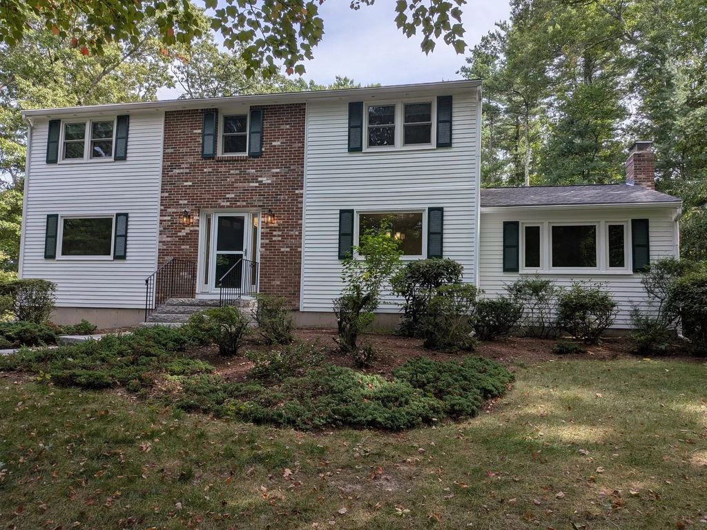 22 Coolidge Cir, Northborough