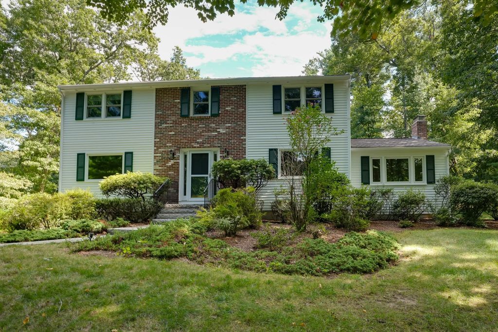 22 Coolidge Cir, Northborough