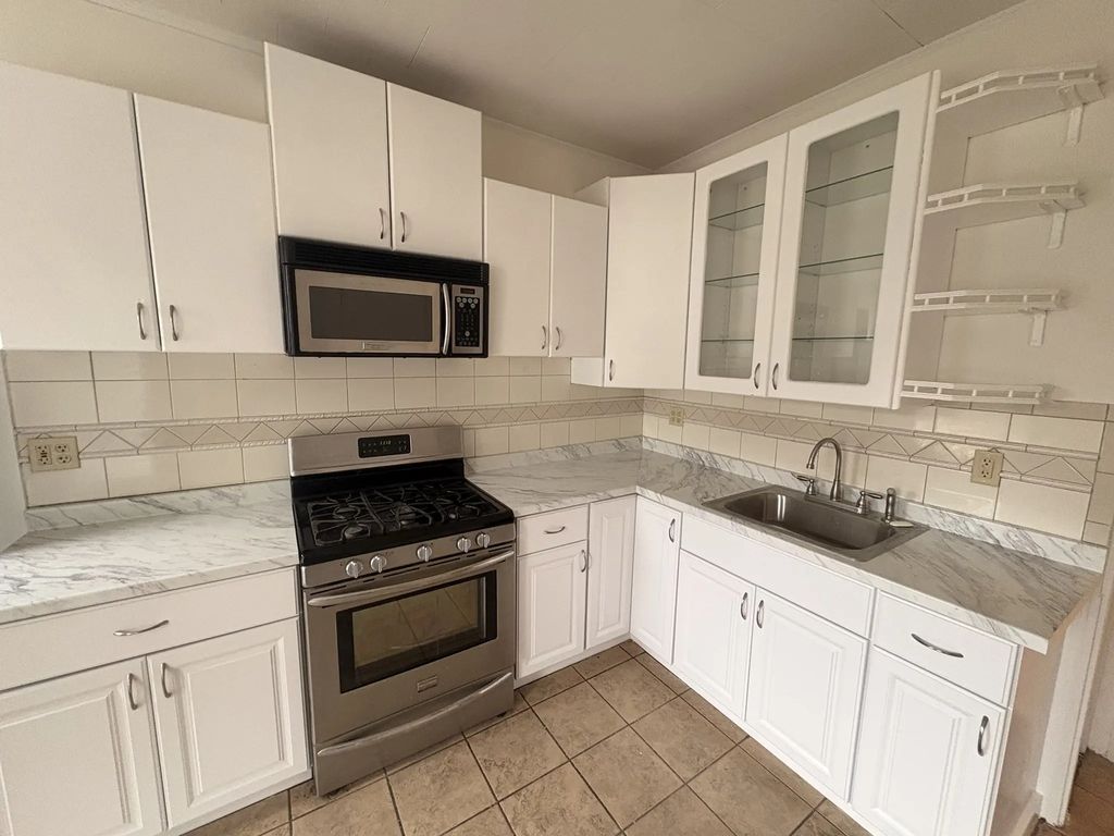 142 Lowell St #144, Methuen