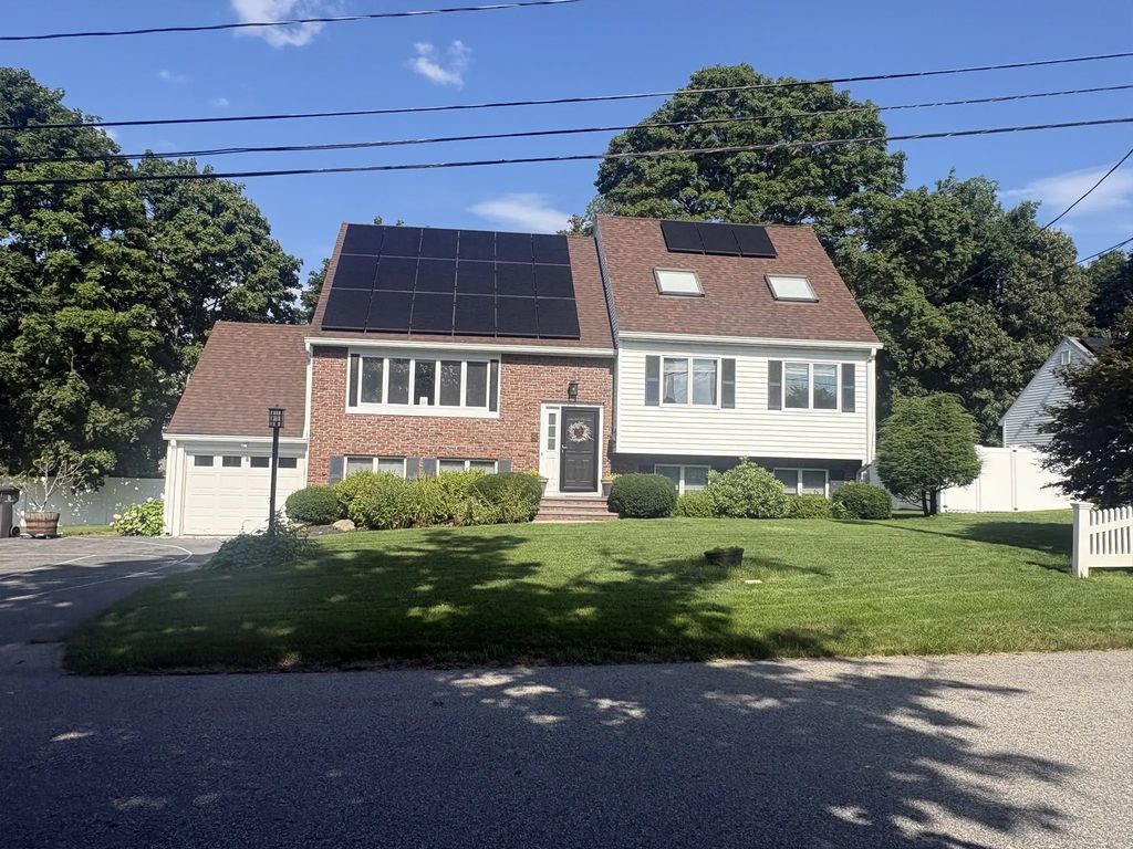 4 Crest Road, Framingham