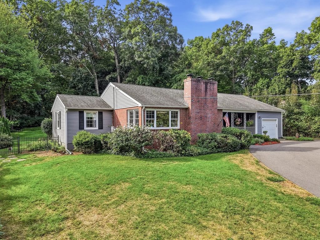 81 E Gooseberry Rd, West Springfield