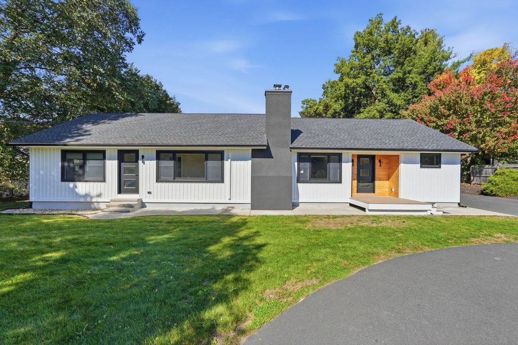 681 Center St, Ludlow