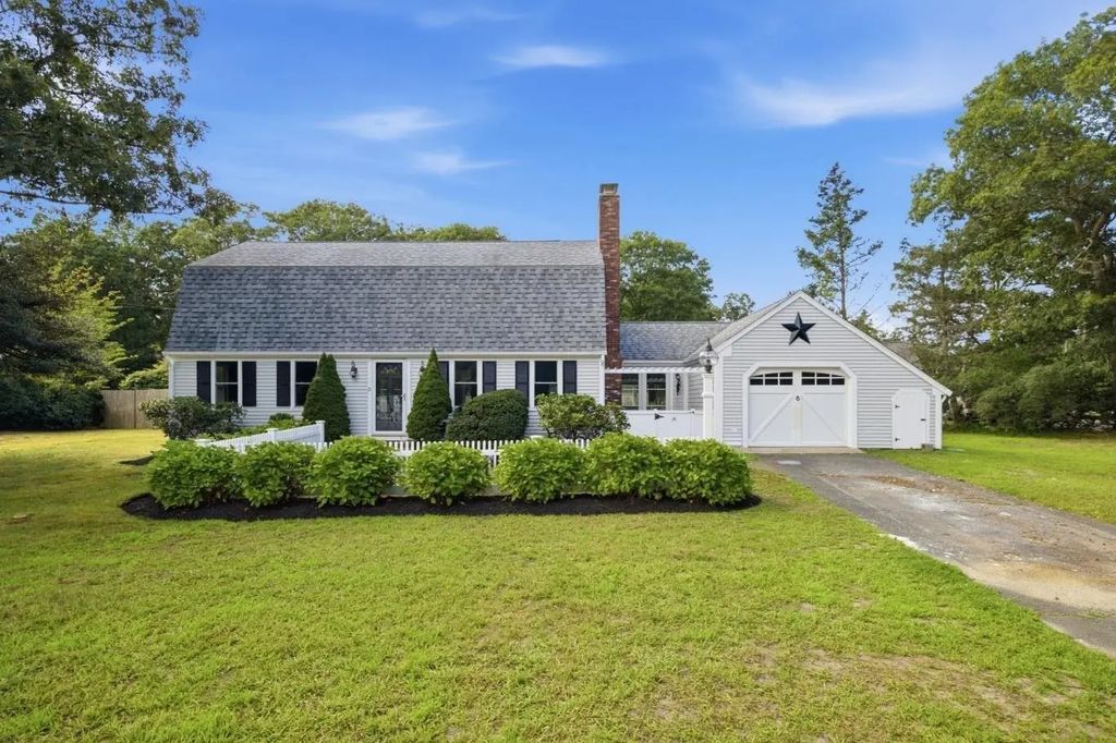 3 Thoreau Dr, Barnstable