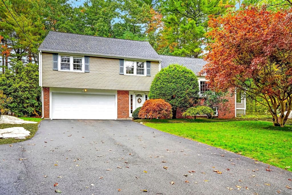 13 Cedar Lane, Medfield