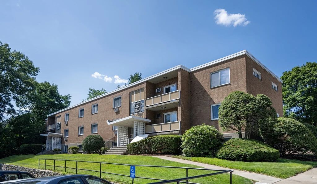 30 Jacqueline Road #d, Waltham
