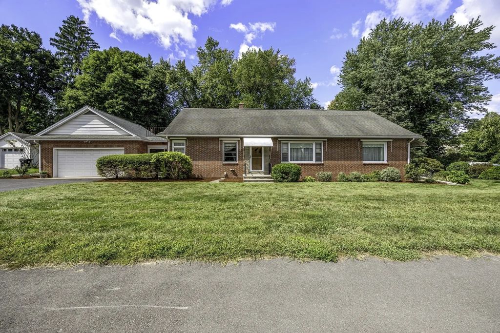 538 Newton Street, South Hadley