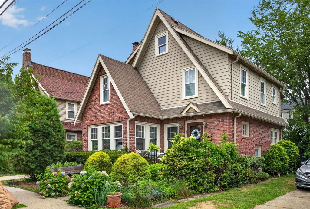 45 Hamlet St, Arlington