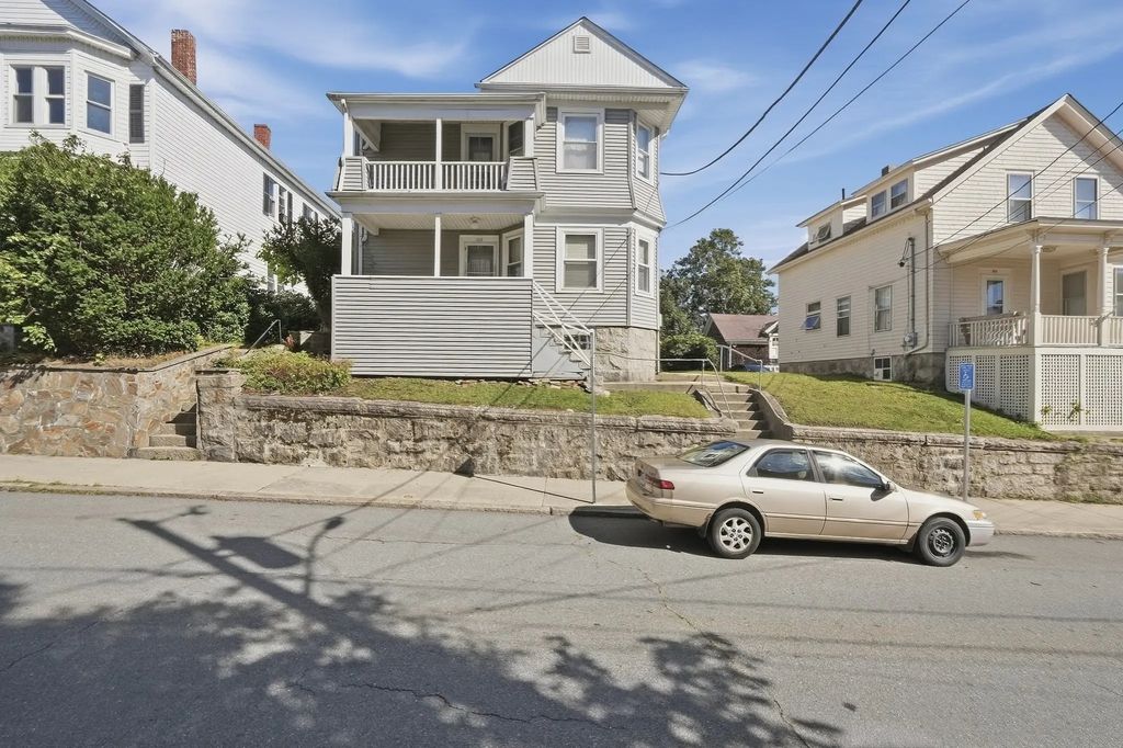 144 Swindells St, Fall River