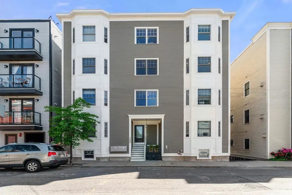 134-136 W 9th St #1, Boston