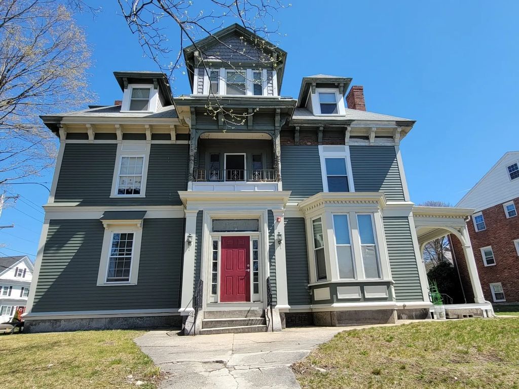 172 Nesmith St #3, Lowell