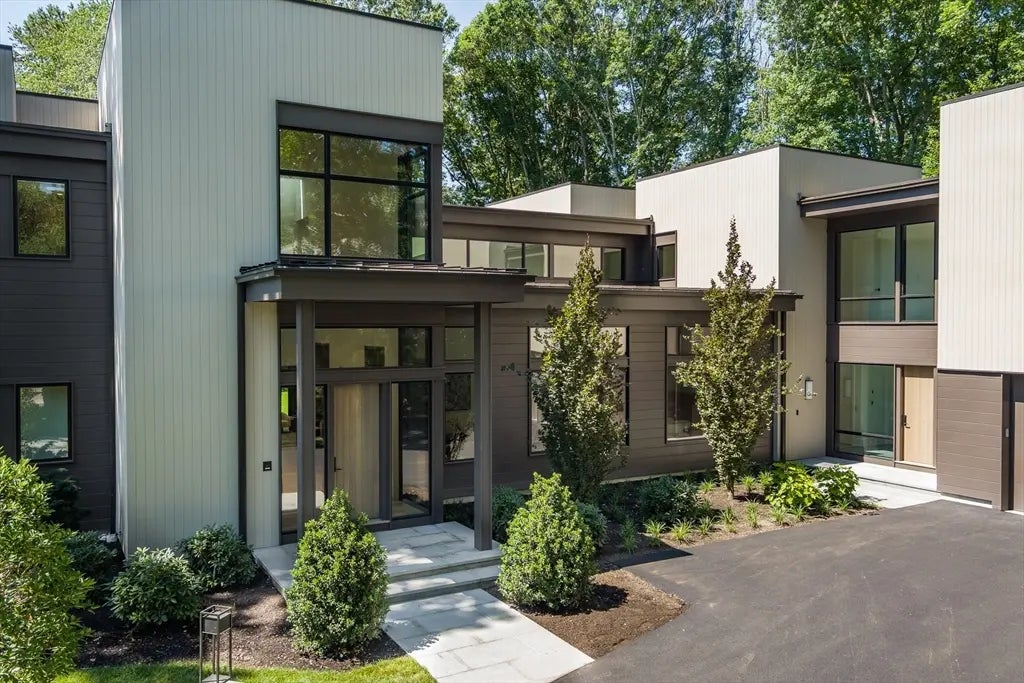 23 Thoreau Rd., Lexington