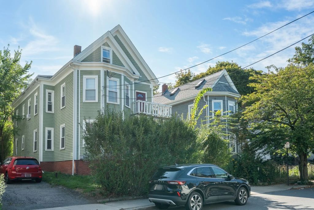 166 Albion St, Somerville