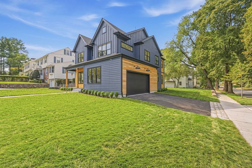 42 Lindbergh Ave, Newton