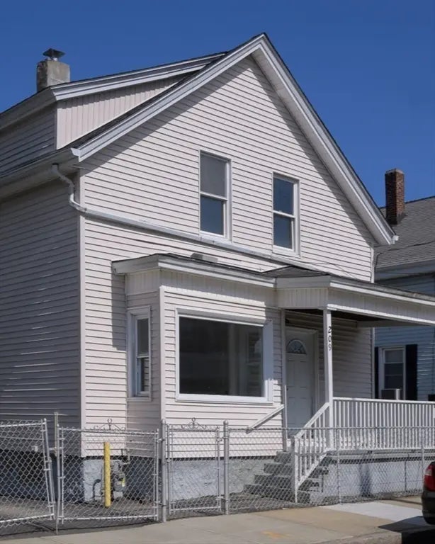 209 Harrison St, Fall River