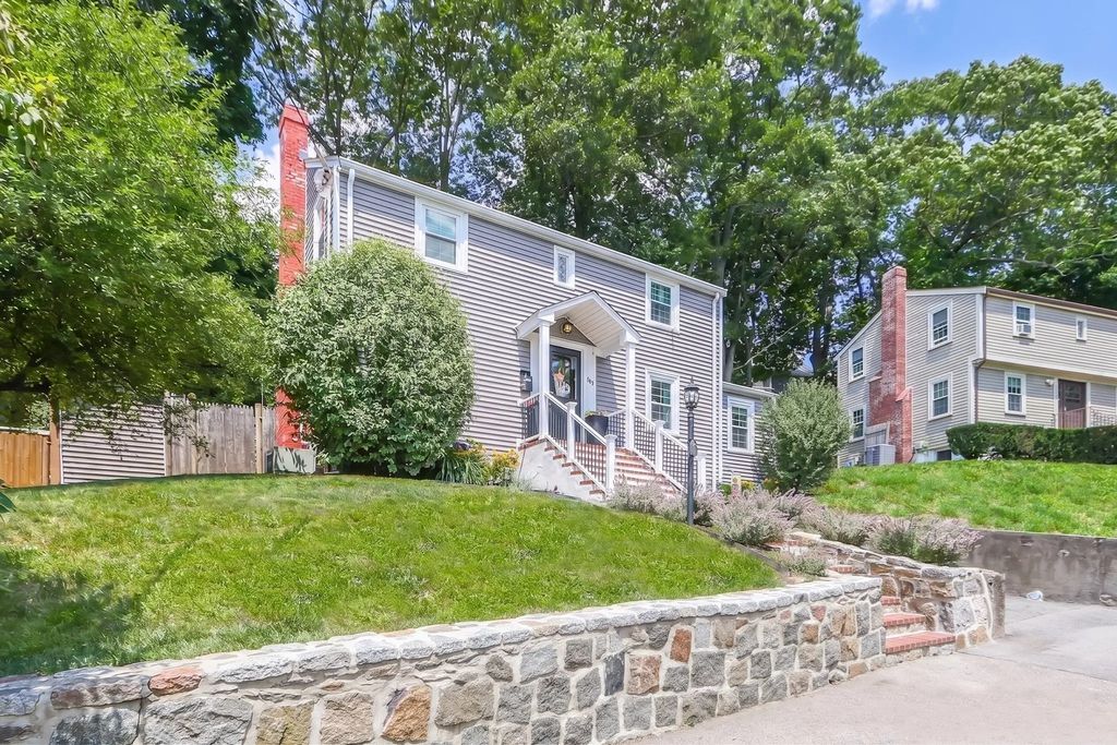 163 Reservoir Rd, Quincy
