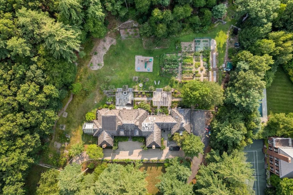 150 Pond Road, Wellesley