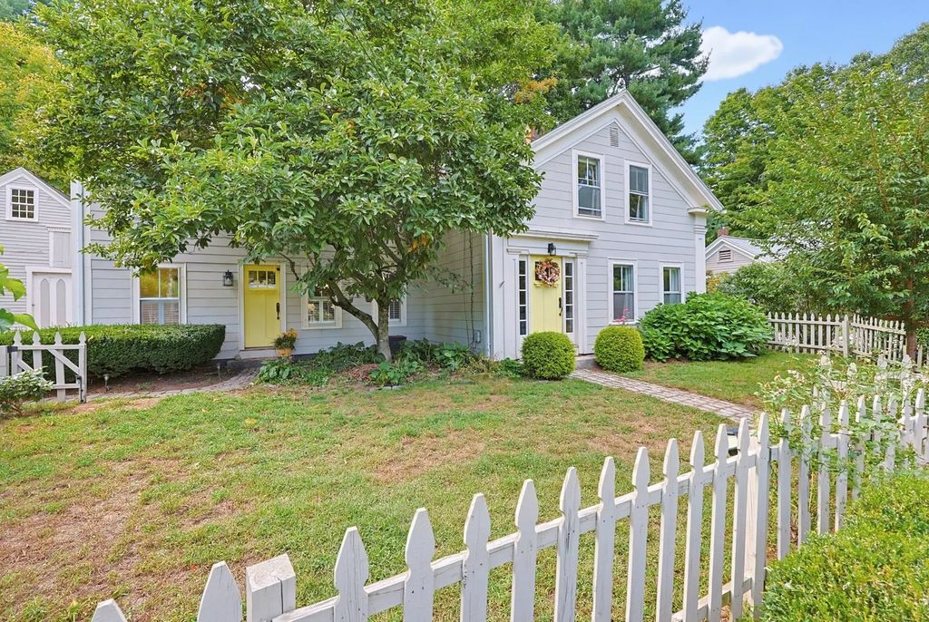 423 South St, Holliston