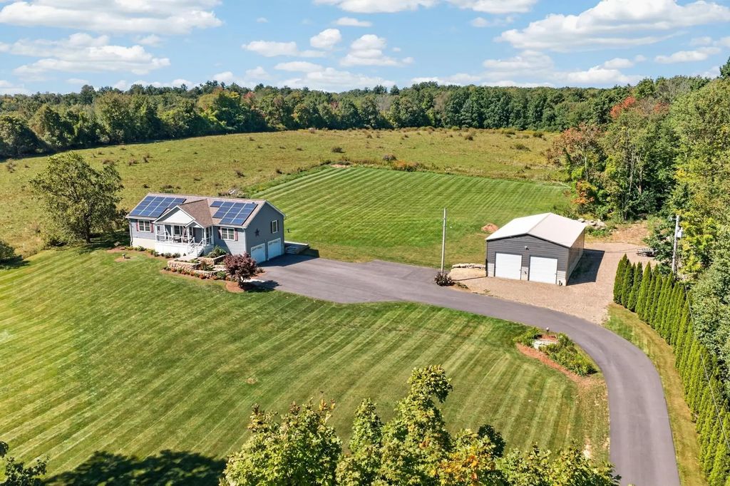528 Wauwinet Rd, Barre