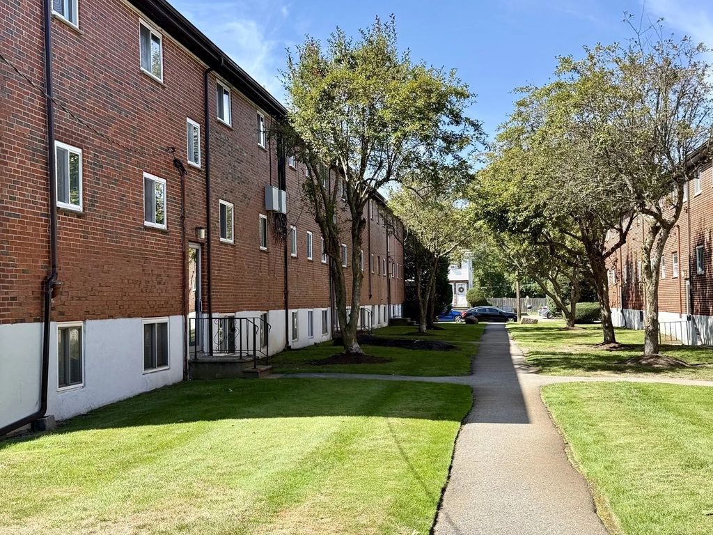 40 Bryon Rd #4, Boston