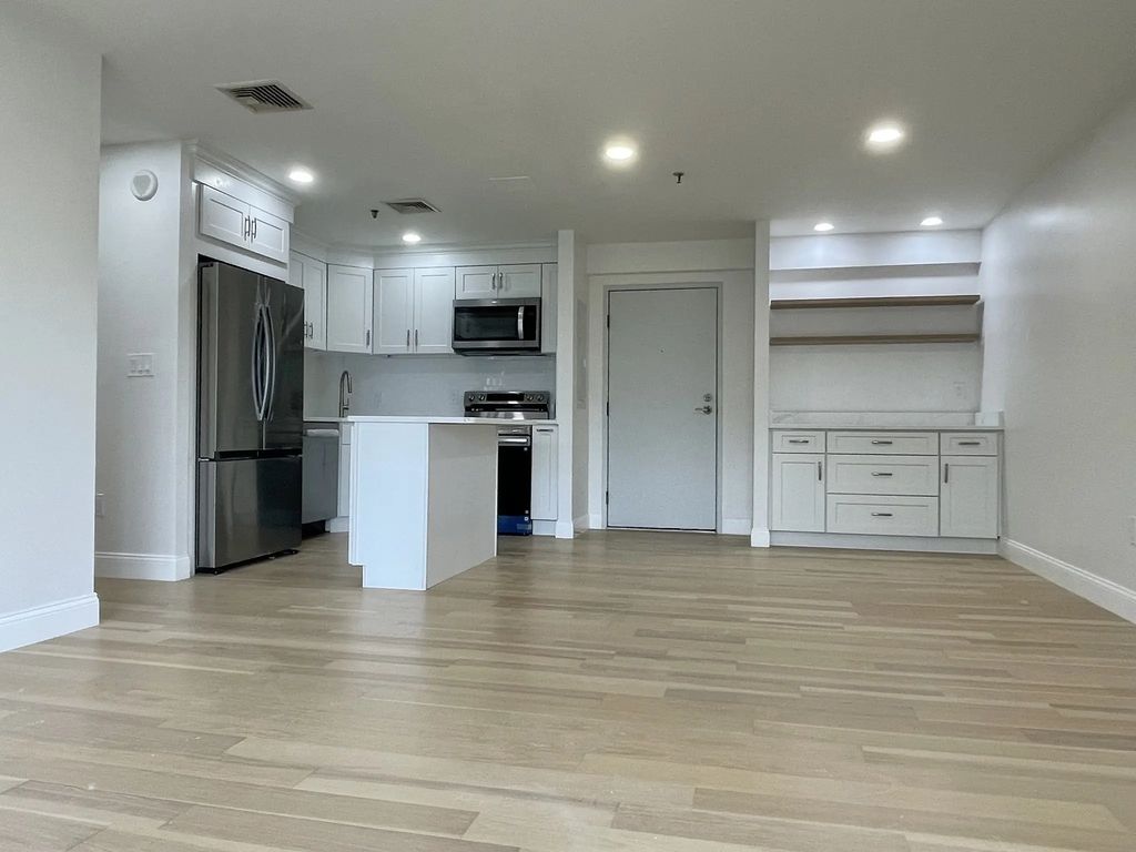 500 Washington St #306, Quincy