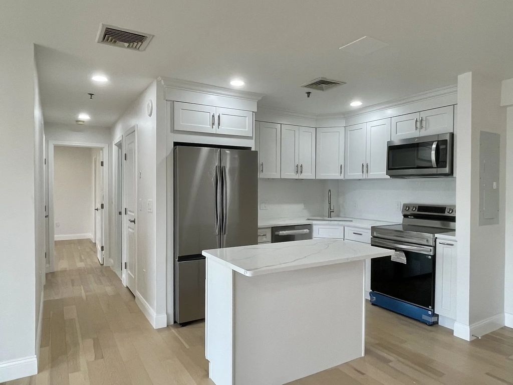 500 Washington St #306, Quincy