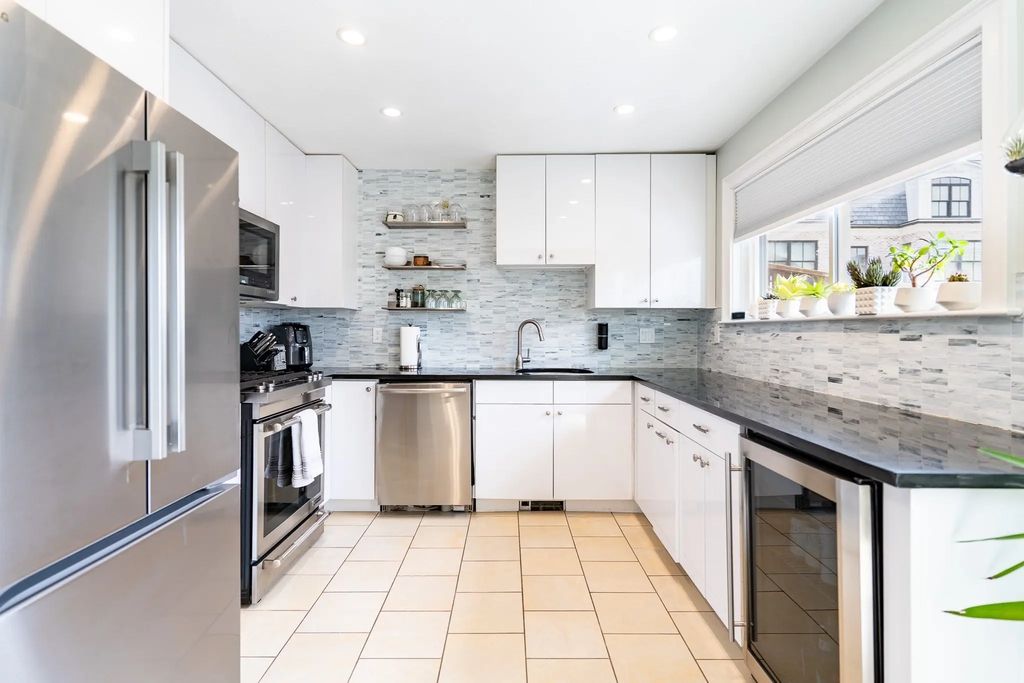 453 E 8th St, Boston
