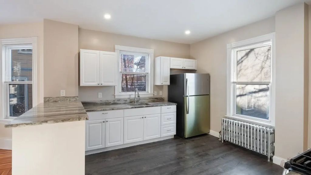 32 Robinson St #1, Boston