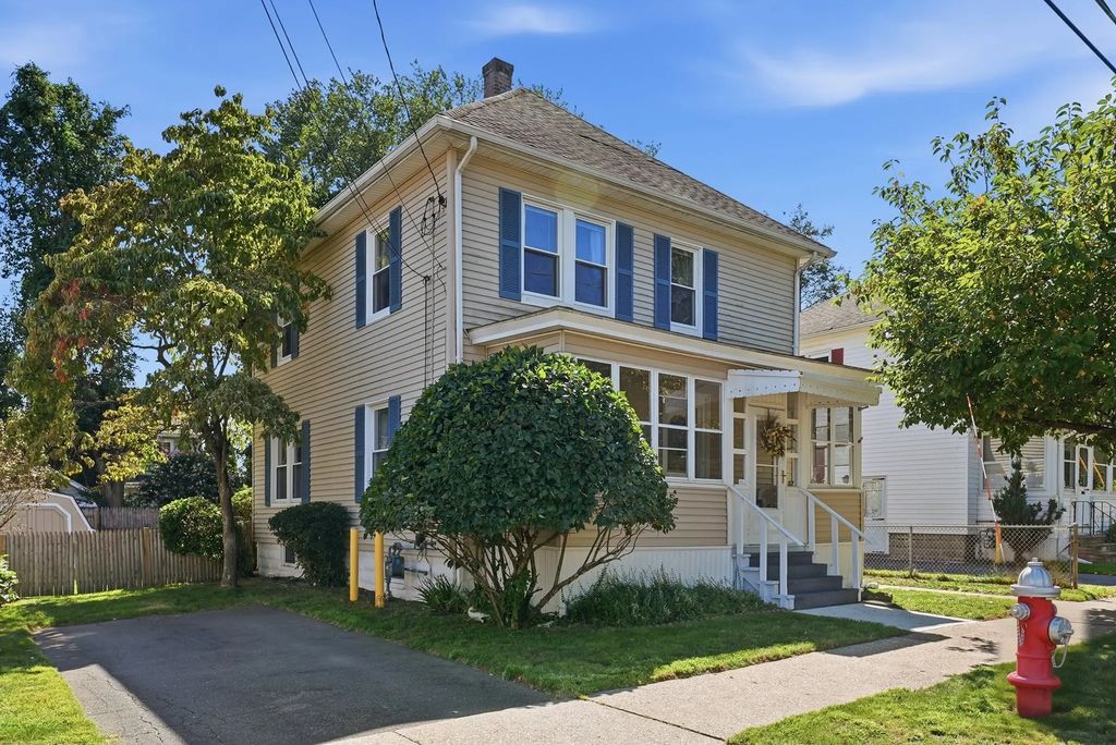 57 Maple St, West Springfield
