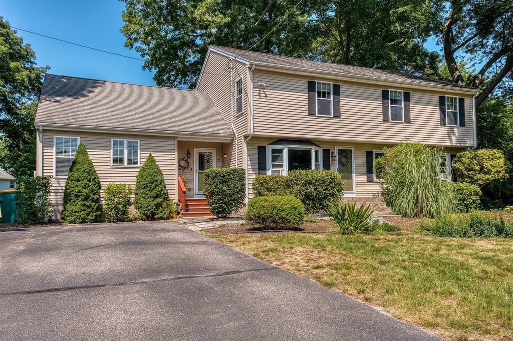 77 Oakcrest Drive, North Attleboro