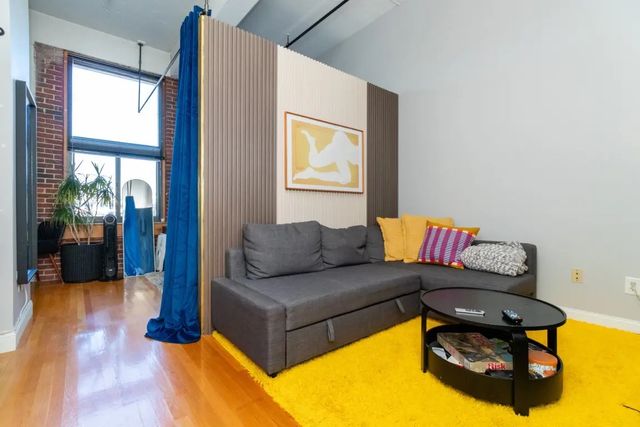 320 W 2nd St #303, Boston