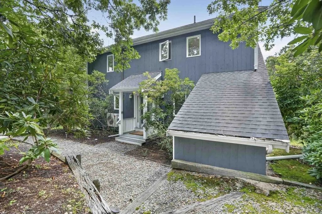 14 High Meadow Ln, Oak Bluffs
