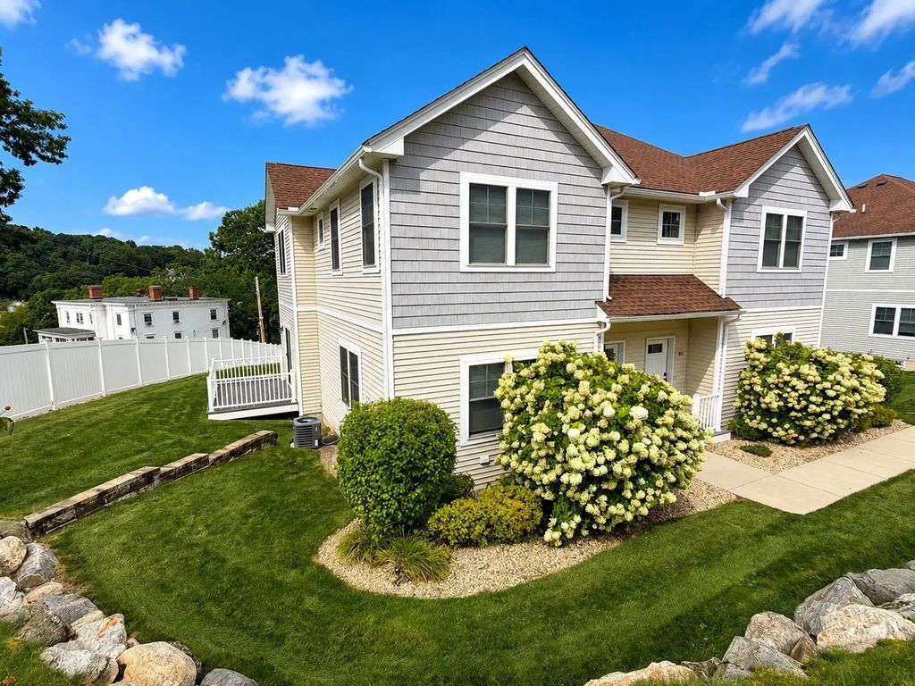58 Oak St #58, Clinton