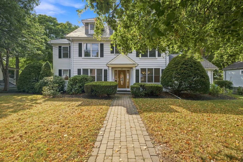 829 Chestnut, Newton