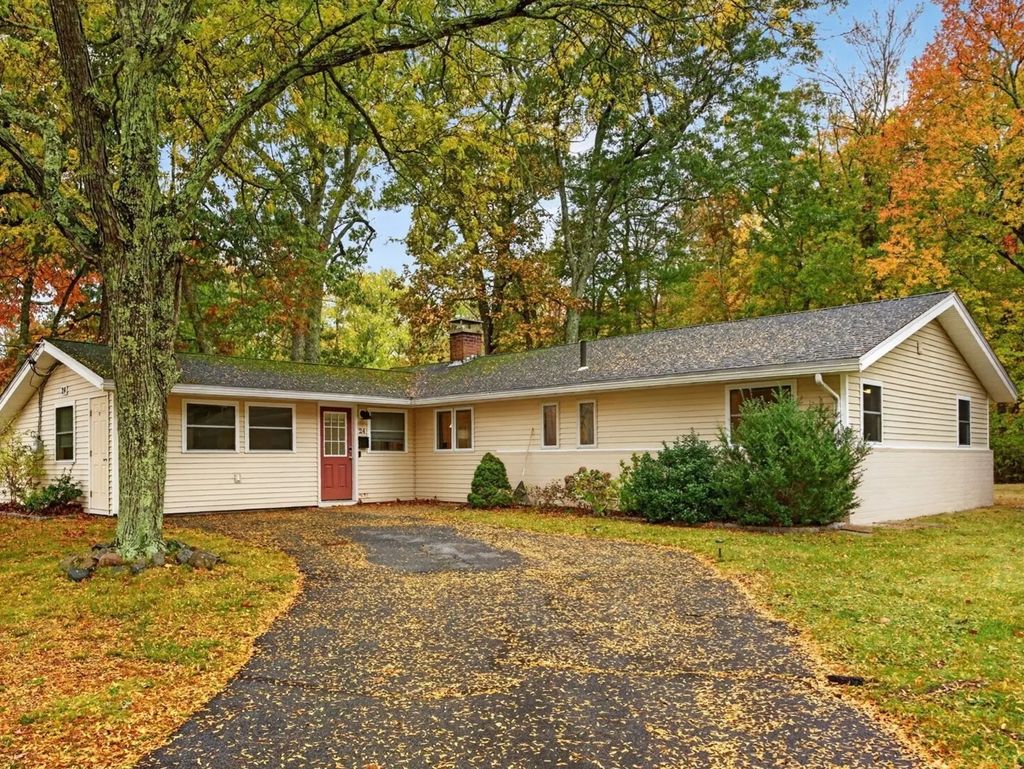 24 Raleigh Road, Framingham