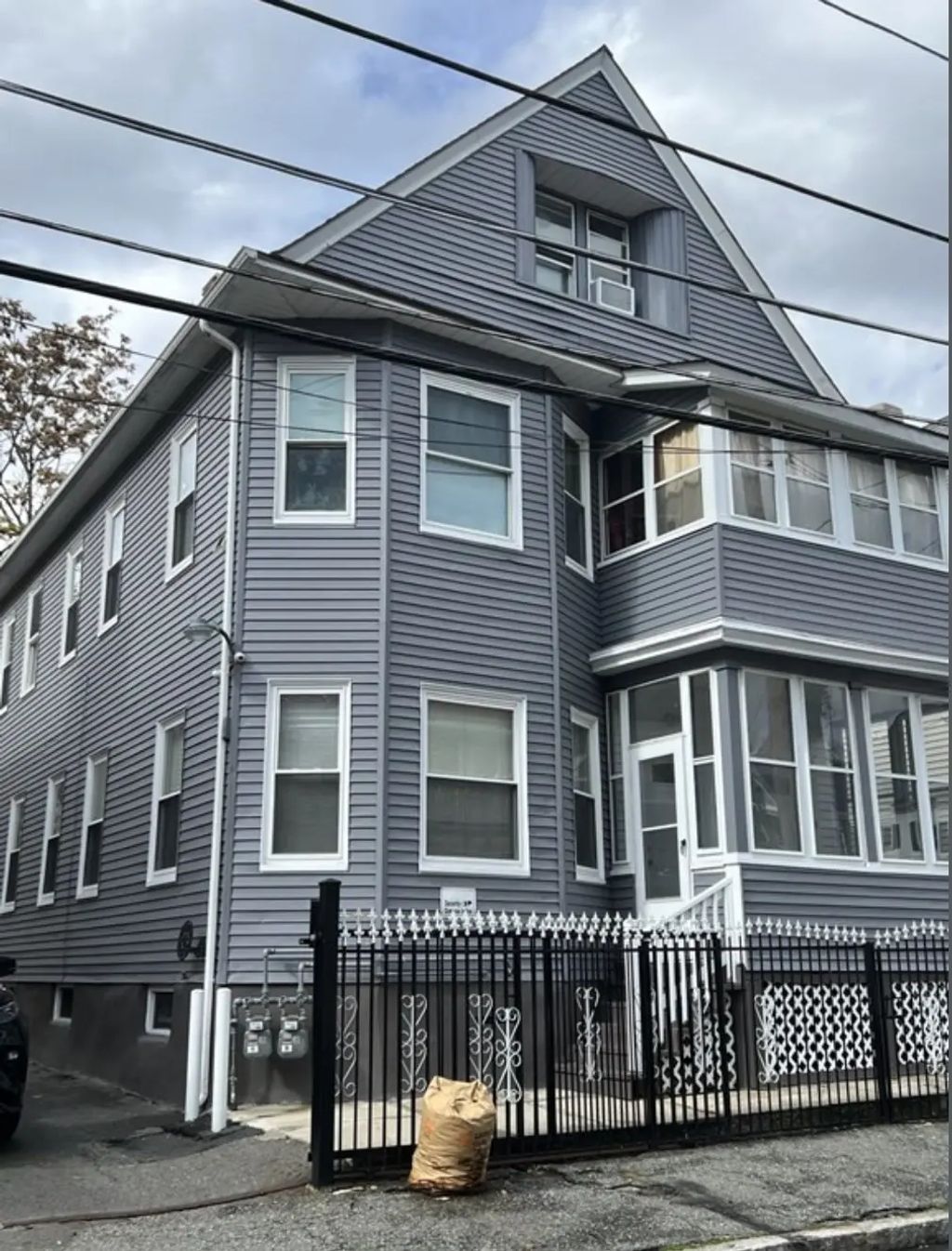 112 Saratoga St #1, Lawrence