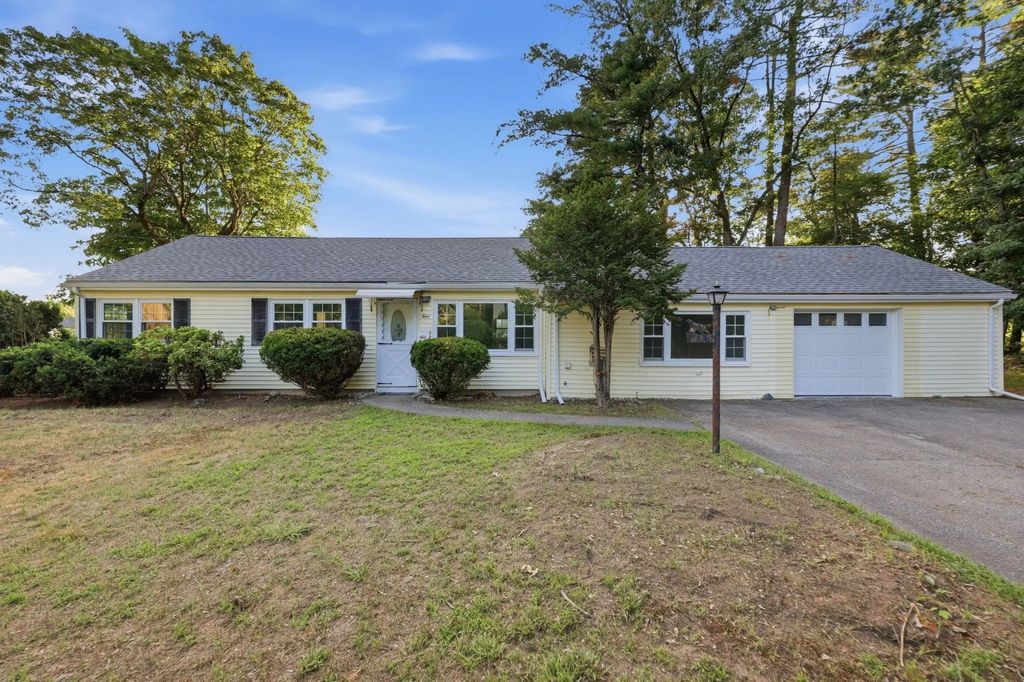 4 Lawrence Rd, Wayland