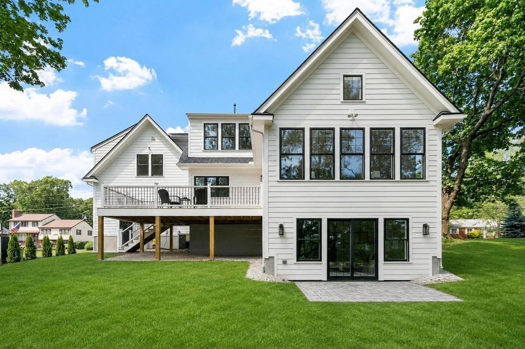 196 Doty St, Waltham
