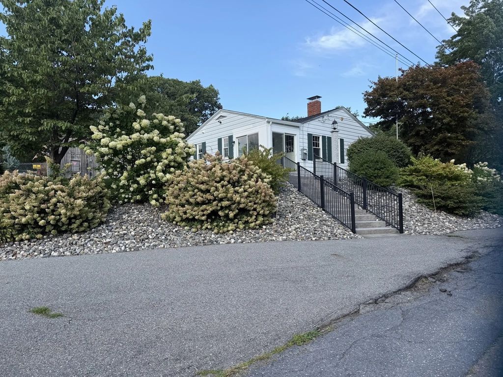 40 Marshall Rd, Fitchburg