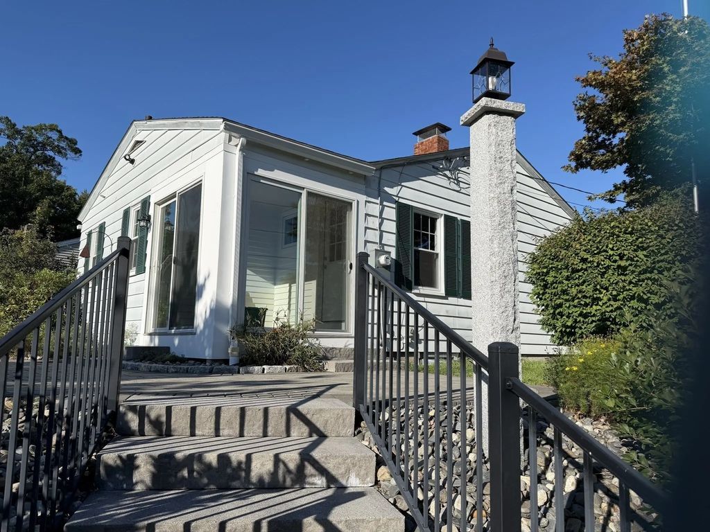 40 Marshall Rd, Fitchburg