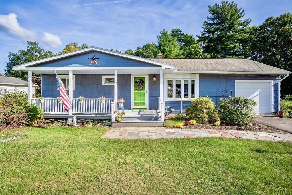 71 Birch Bluffs Drive, Westfield